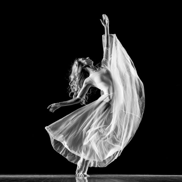𝗧𝗛𝗘 𝟳 𝗣𝗥𝗜𝗡𝗖𝗜𝗣𝗟𝗘𝗦 𝗢𝗙 𝗗𝗘𝗦𝗜𝗚𝗡

By following the principles of design a designer can create an effective and attractive composition. The sixth principle we talk about is movement.

Movement is the way a person’s eyes travel over a design. The most important element should lead to the next most important and so on. 👀

#createtoreach #brandzagencija #brandzagency #principlesofdesign #designtalk #design #graphicdesign #dancer